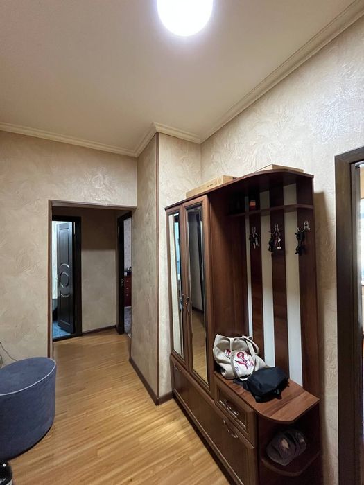 Ойбек ПРОДАЮ 2/3/9 Метро Ойбек срочна