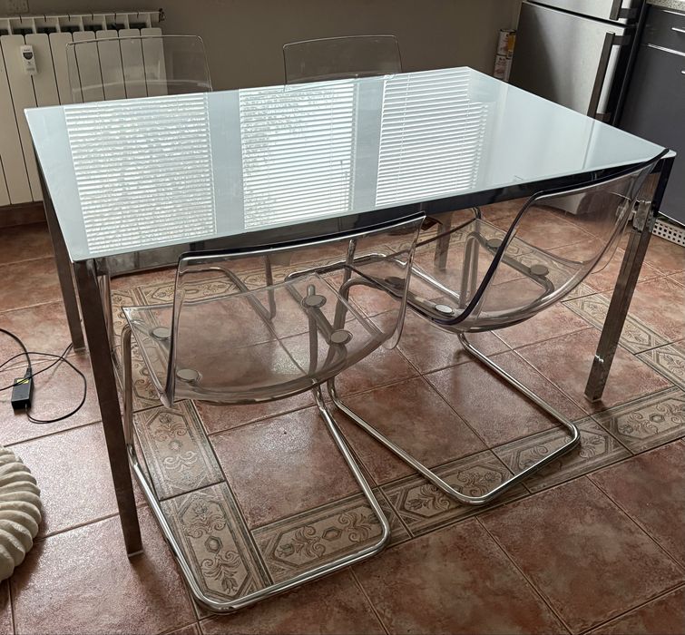 Трапезна маса Икеа с 4 стола