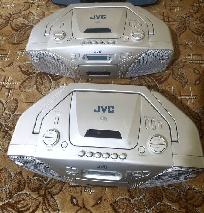 Radio casetofon cu CD JVC