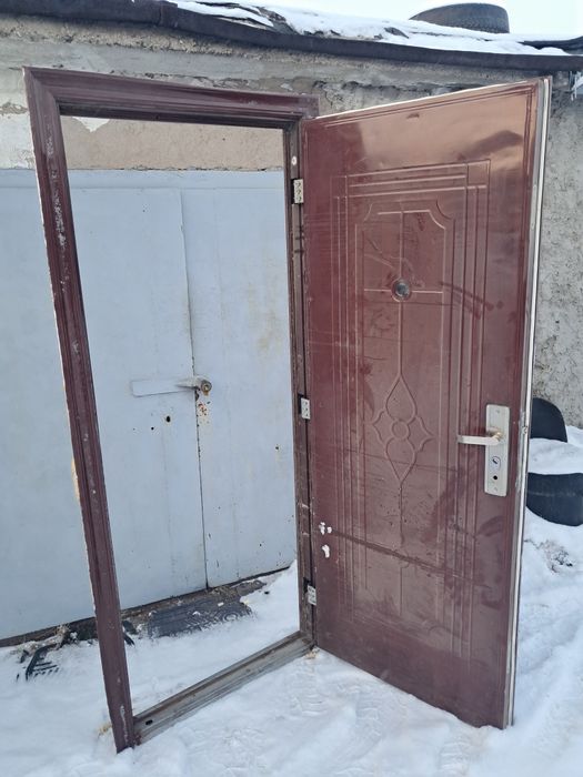 Продам металлическую дверь