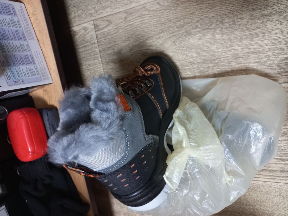 Продам спец ботинки