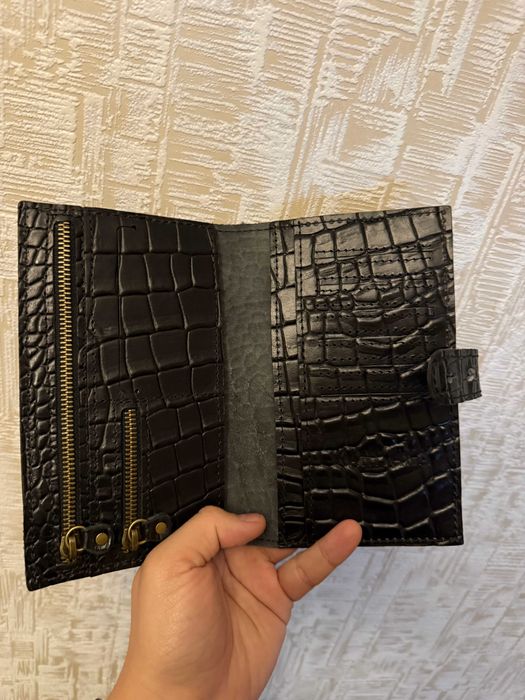 Продается новый кожаный кошелек KANISHKA