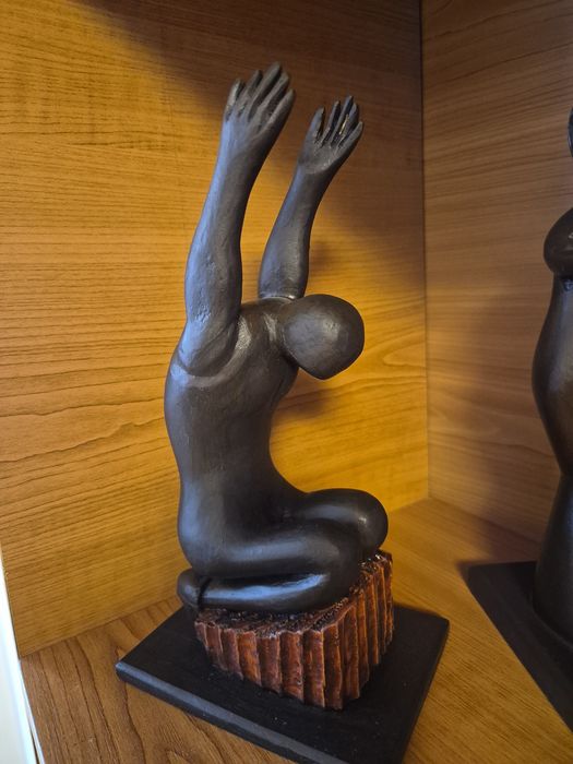 Sculpturi lemn manual
