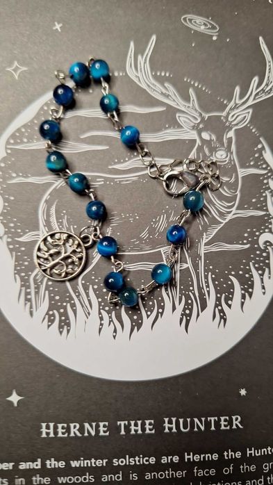 Хендмейд гривни, епоксидна смола, гердани с кристали, стомана, готик