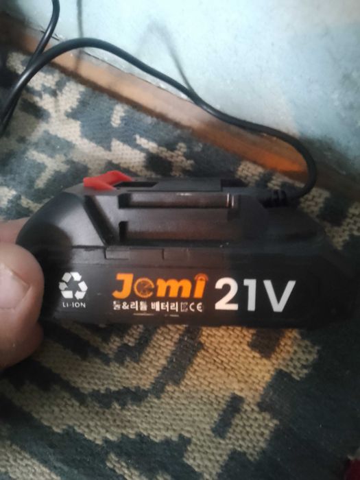 Мини акумулаторен верижен трион jomi за части,две верига и зарядно и едба батерия