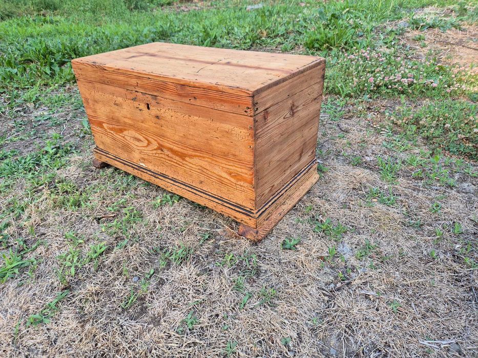 Стар Дървен Реставриран Сандък