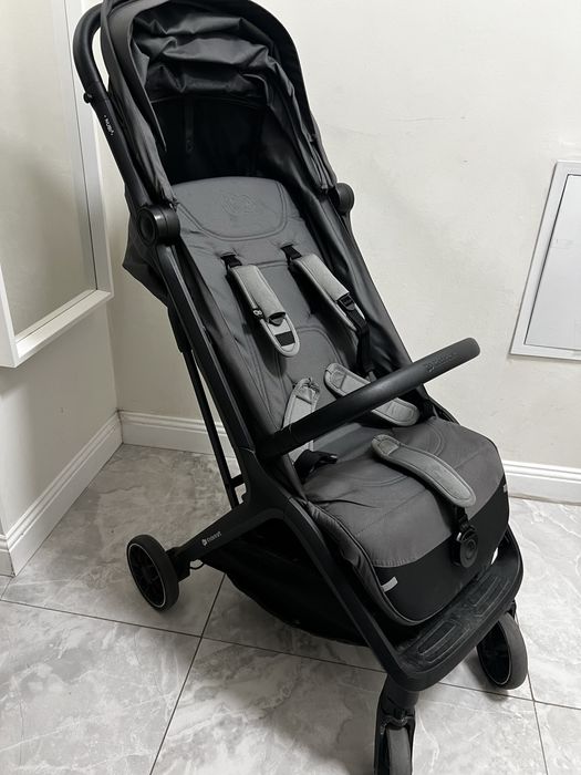 Детская прогулочная коляска