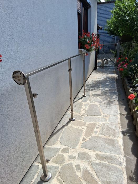 Balustrada inox cu sticla neagra securizata