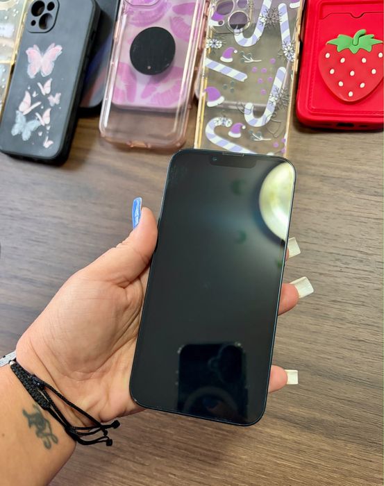 Vând iPhone 13 – 128 GB | Baterie 85%