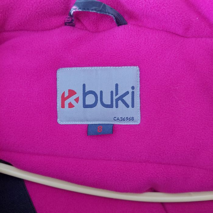 Продам комбинезон и куртки на девочку  от 5 до 10 лет