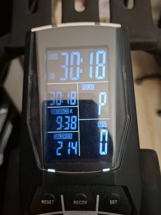 Bicicleta Spinning Magnetica GO4FIT® Model GF220 PRO, Volanta 18kg, Re