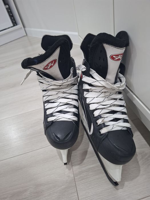 Коньки хоккейные