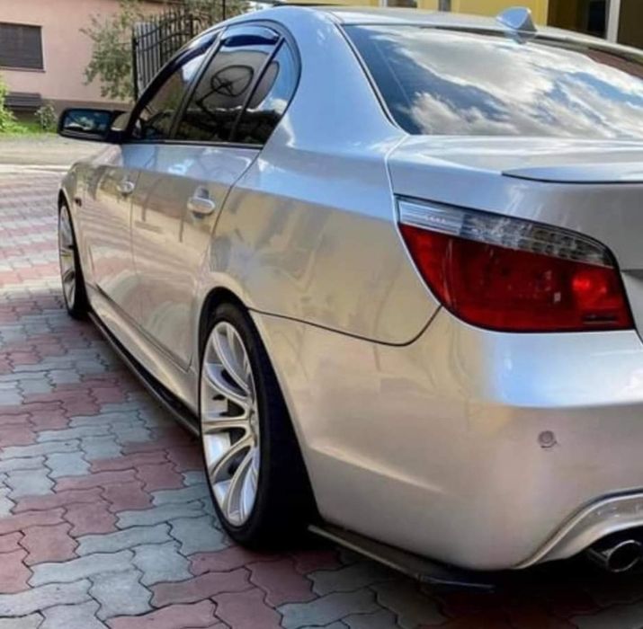 Extensii coltare lip bara spate BMW E60 E61 negru lucios