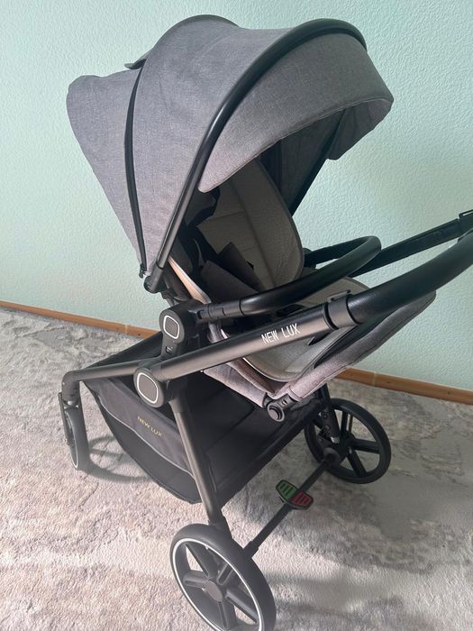 Срочно продам детскую коляску