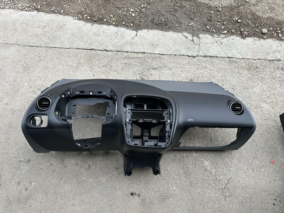 Табло със десен Airbag за Сеат Алтеа