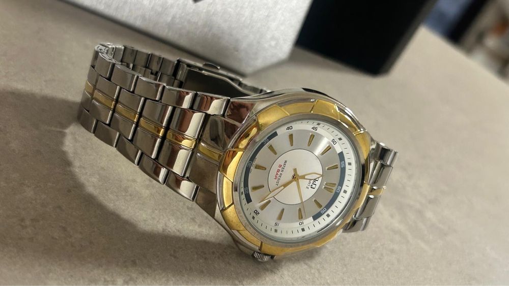 Ceas Q&Q Quartz bicolor, 5 BAR, stare bună