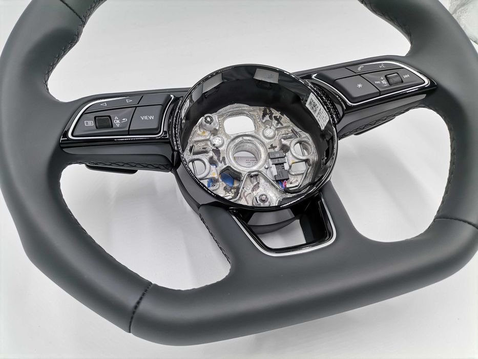 НОВ ОЕ Audi Черен Кожен Мулти Волан A1 GB A3 S3 8Y 82A419091AF