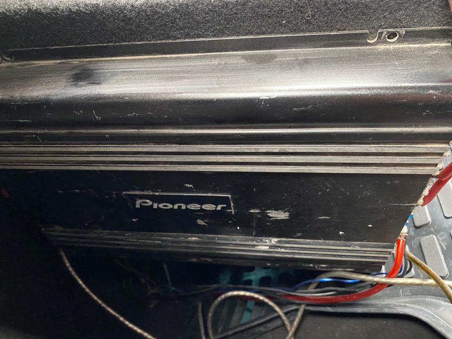 Продается сабвуфер с усилителем