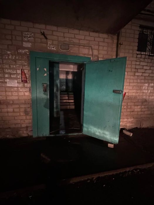 Подъездная дверь с кодовым замком