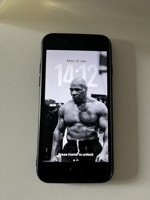 Работещ Iphone SE 2022 Работещ!