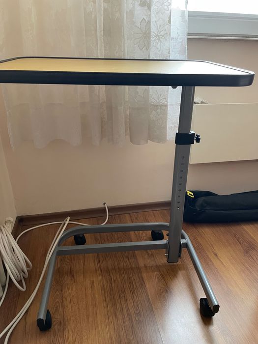 Помощна масичка на колела