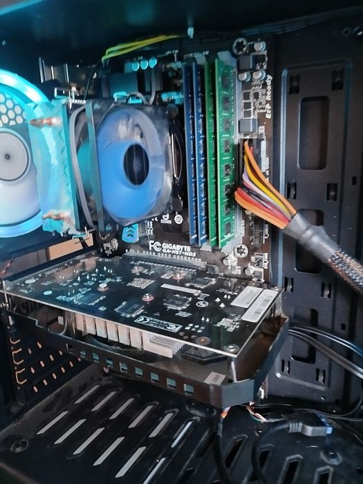 Продавам геймърски компютър