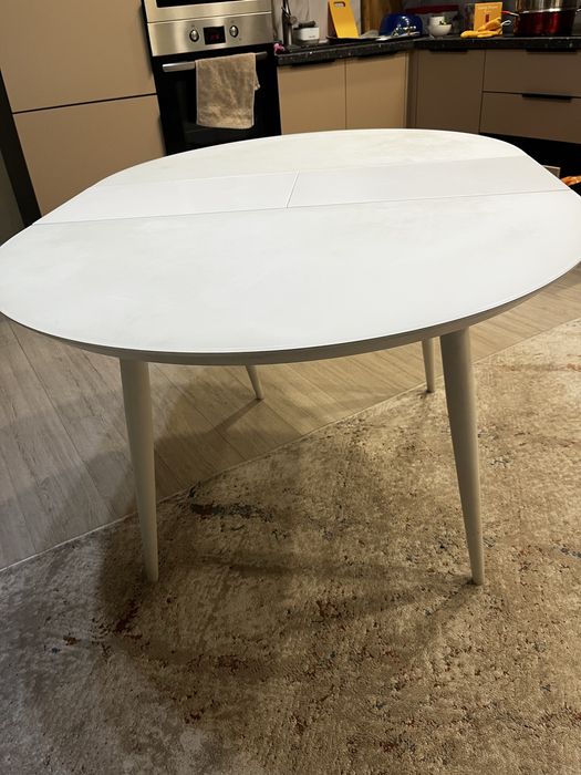 Продам обеденный стол