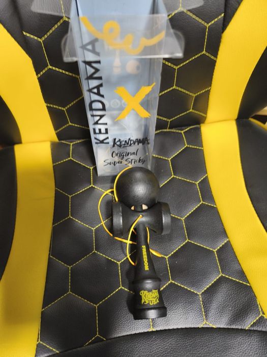 Vând Kendama USA (nouă)