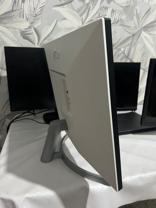 Монитор LG, в хорошем состоянии