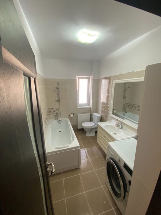 Persoana fizica inchiriez apartament
