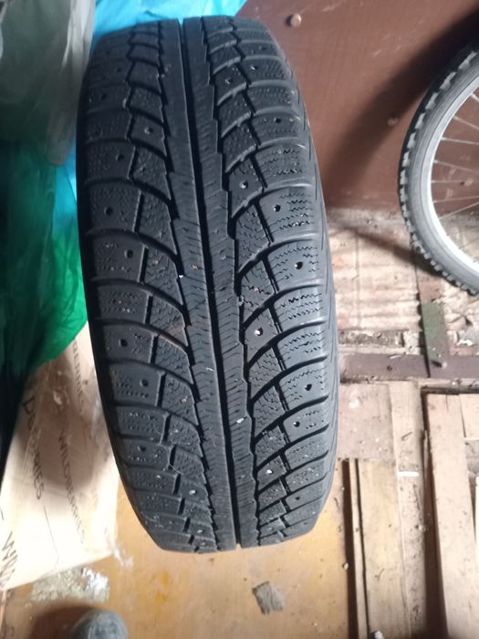 Продам зимние резины без шипов.комплект 20 тысяч.самовывоз.