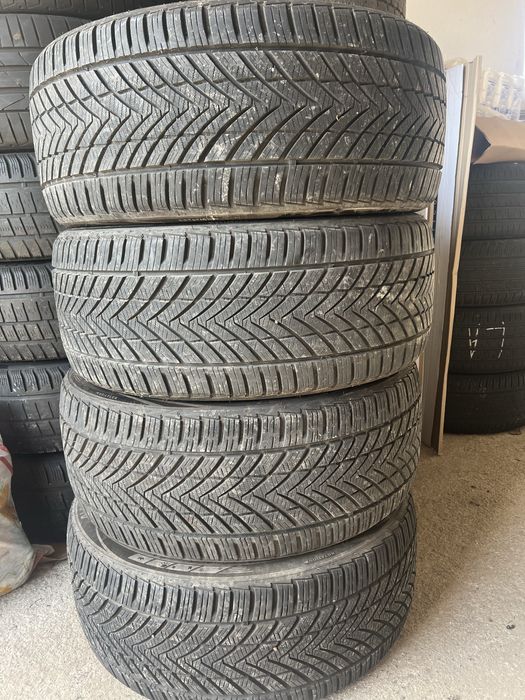 Tracmax 255/40/20r M+S