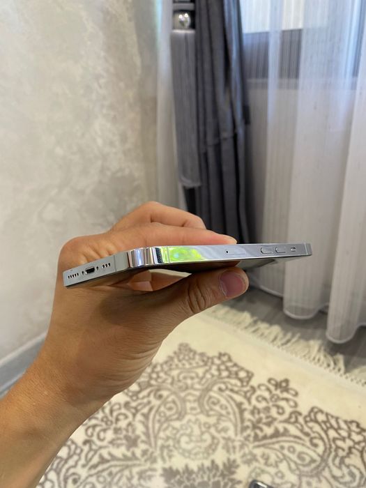 Iphone 14 pro.        .