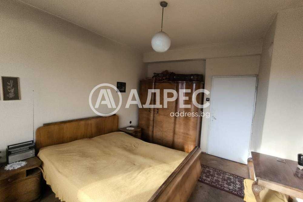 Тристаен апартамент в центъра на гр. Разград!