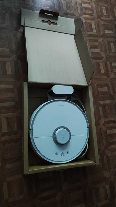 Продается Робот-пылесос XIAOMI S502-00 ROBOROCK VACUUM CLEANER