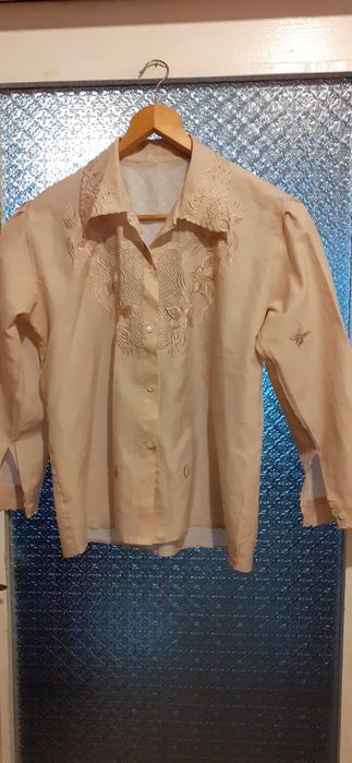 Дамска риза с бродерия