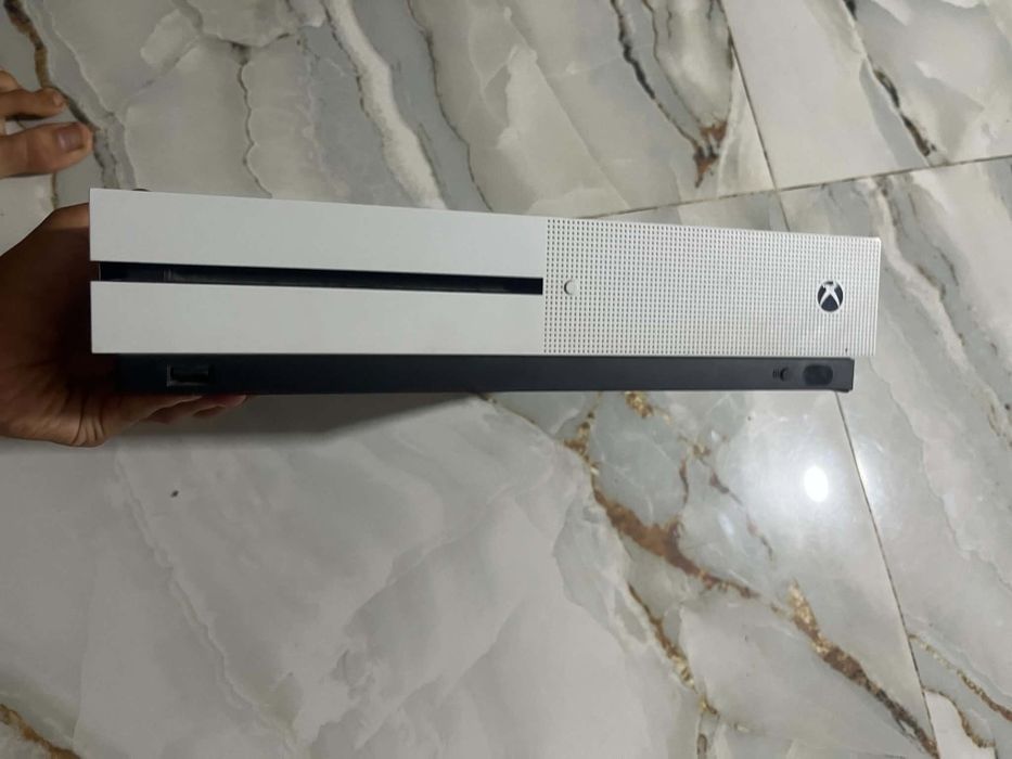 Vând sau schimb xbox one