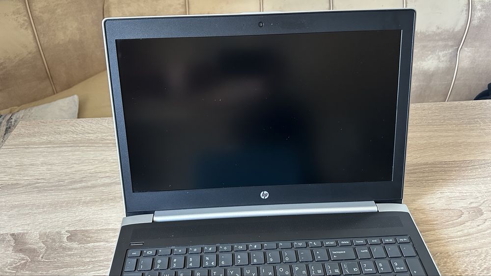 Продавам лаптоп HP ProBook 450 G5 i5-8350, 16GB RAM, 256GB SSD, 500GB HDD