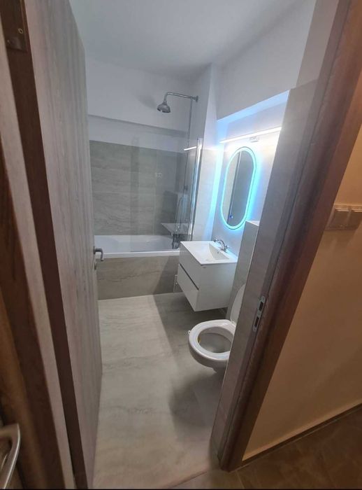 Vand partament 4 camere 125 mp decomandat, in Vaicu pe principala bl Z27, etaj 7/8, cu centrala proprie, fara comision