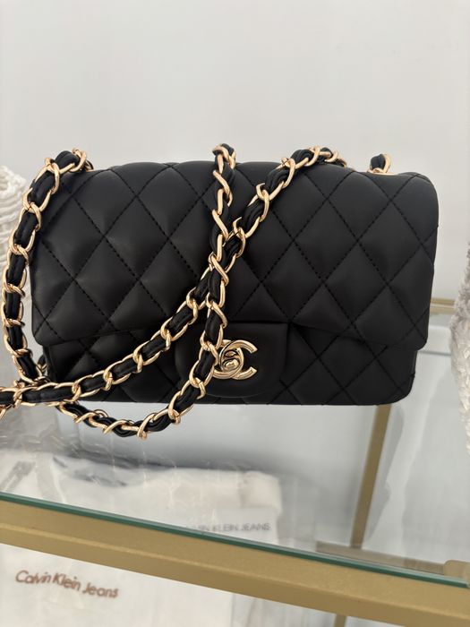 Vand geanta ,model nou