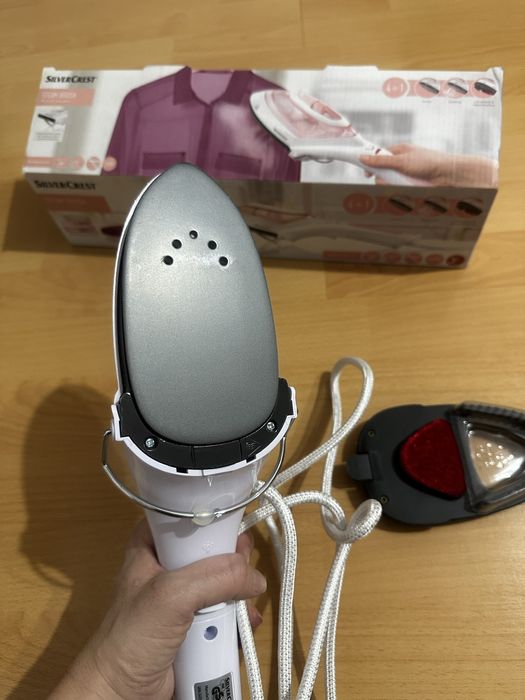 Fier de calcat vertical cu aburi