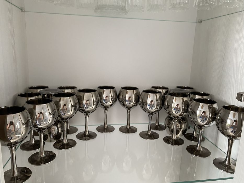 Бокалы и рюмки стаканы