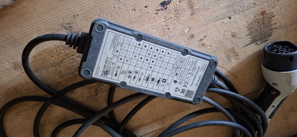 Încărcător auto Mercedes