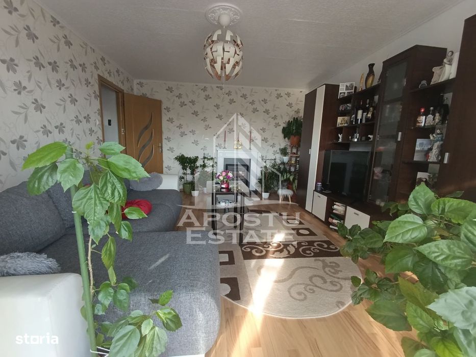 Apartament 4 camere, decomandat, 3 dormitoare, 2 bai, zona Fratelia — fotografia 1