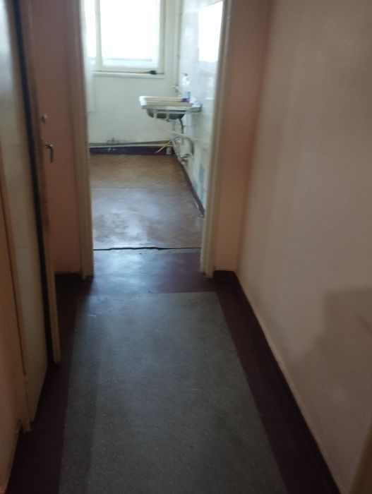 Vând apartament cu 2 camere, etaj 3 , zona gării !