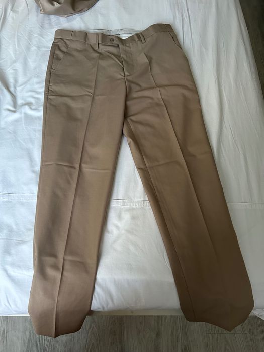 Мъжки бежов костюм