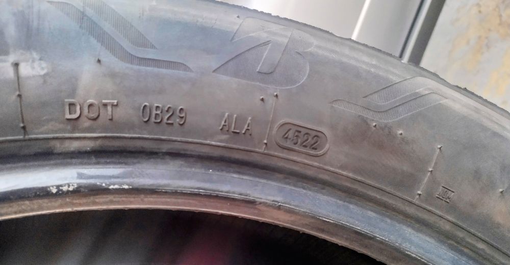 285/45 R21 Bridgestone