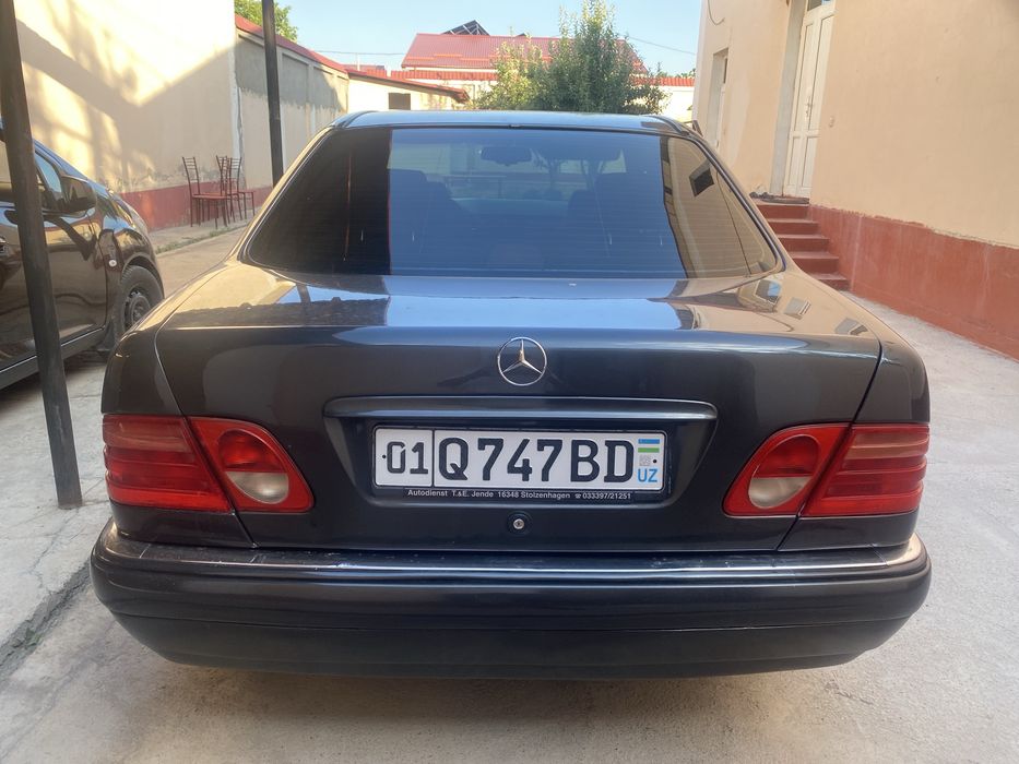 Mercedes-Benz E-Class W210