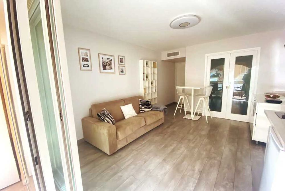 Дава се под наем Тристаен апартамент в Пловдив, Христо Смирненски - 87 кв.м за 311.1 € - Снимка #1