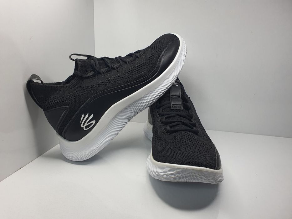 Маратонки Under Armour Curry 8

Чисто нови с кутия.

Размер 42.5  стел